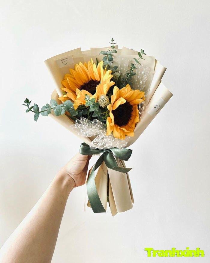 bó hoa tươi và rực rỡ