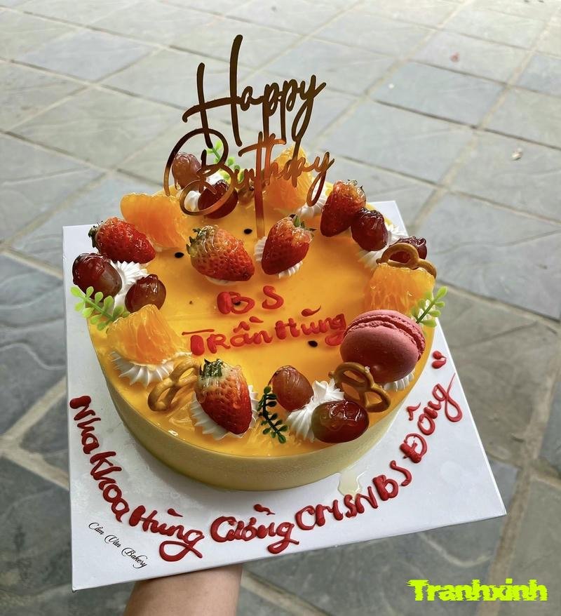 decor bánh mousse chanh dây với dâu tây