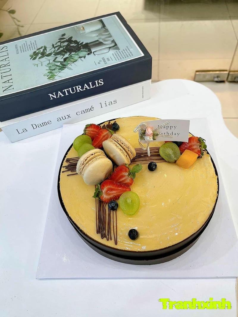 decor bánh mousse chanh dây với hoa quả