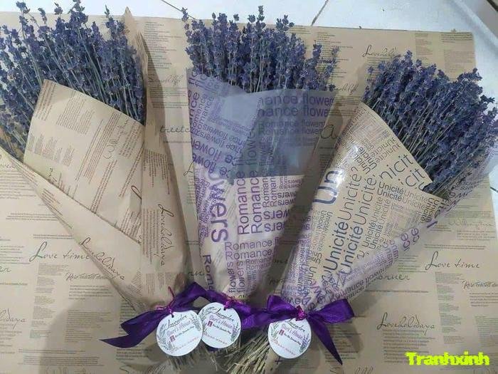 decor với hoa màu than