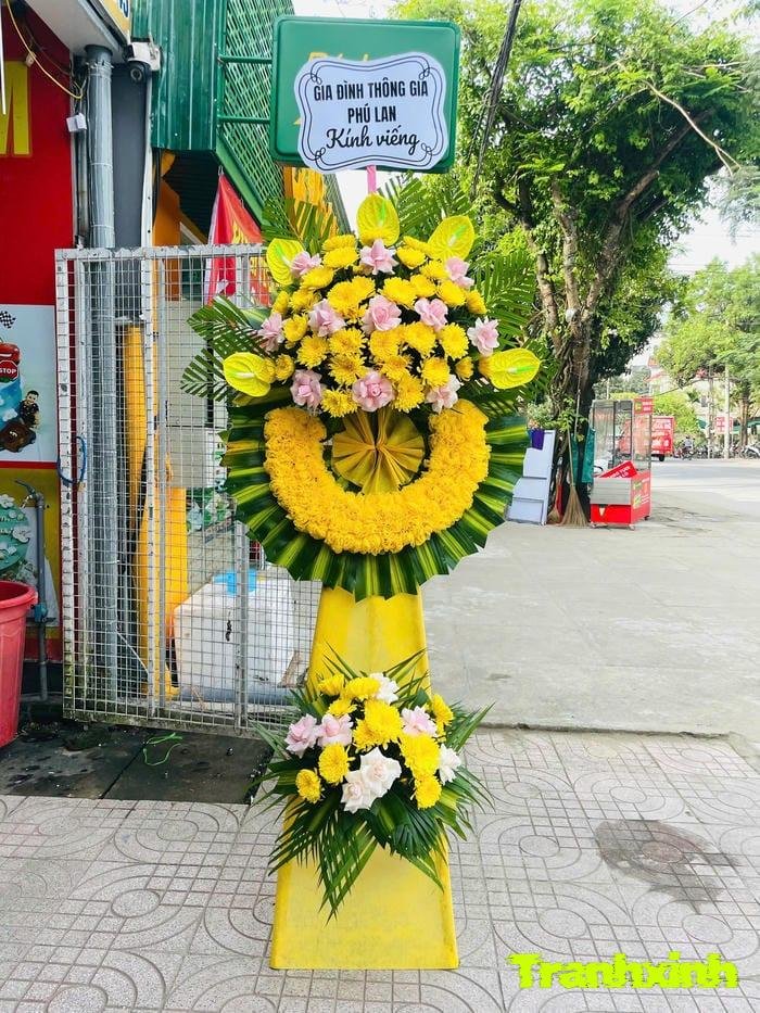 hoa tang màu trắng và tím