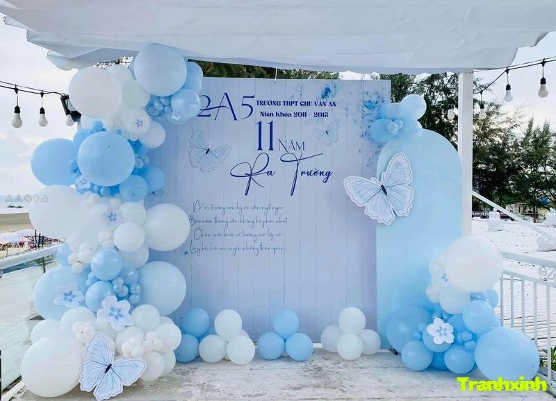 trang trí backdrop tối giản