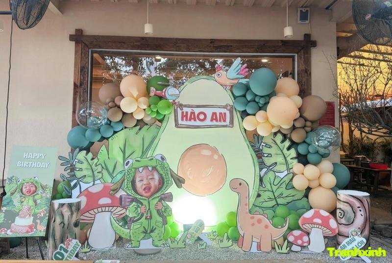 trang trí backdrop với tên