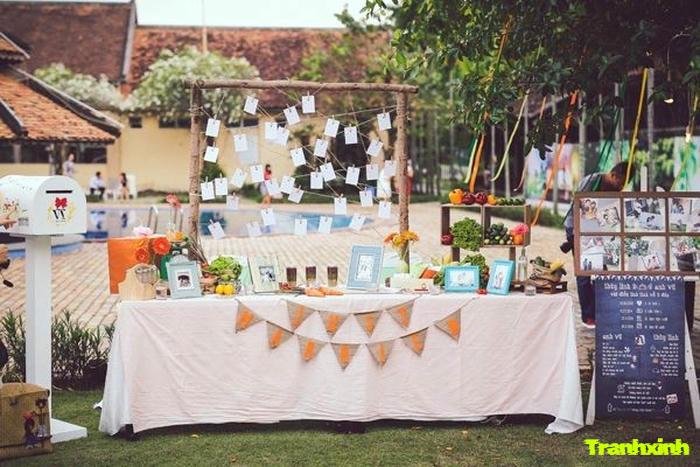 trang trí bàn ảnh cưới lãng mạn đơn giản