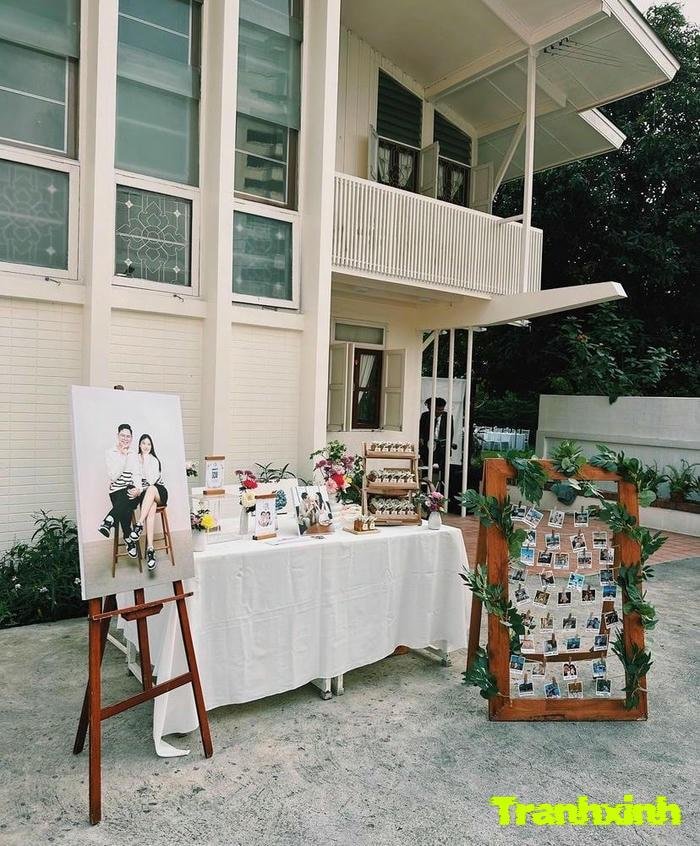 trang trí bàn ảnh cưới với ảnh
