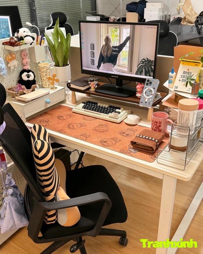 trang trí bàn làm việc cho dân văn phòng