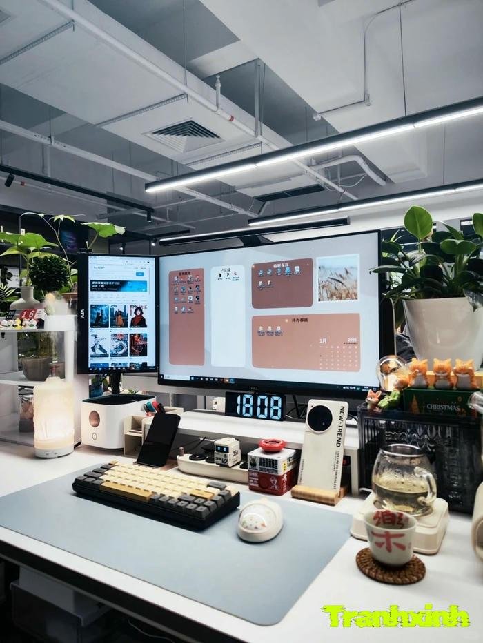 trang trí bàn làm việc nữ