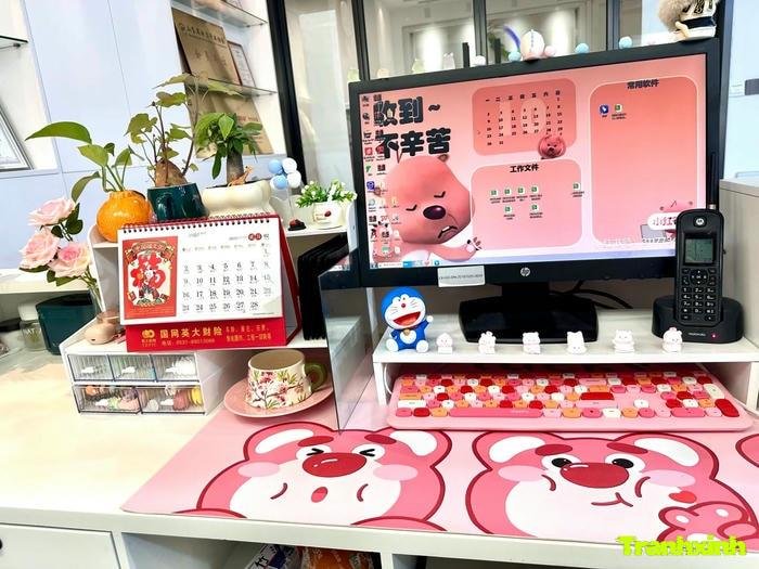 trang trí bàn làm việc theo màu