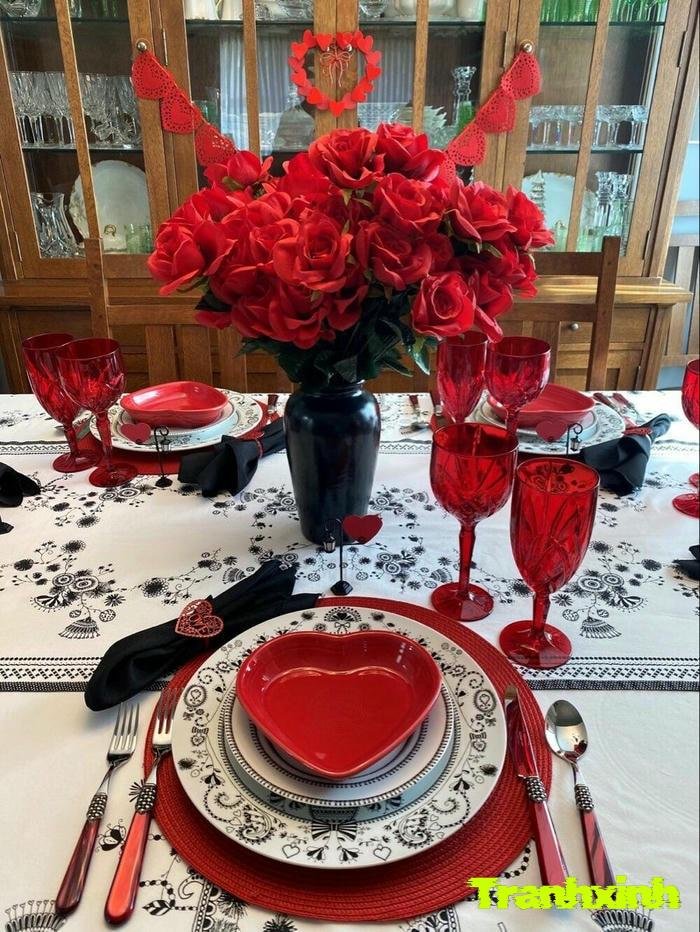 trang trí bàn tiệc tối giản