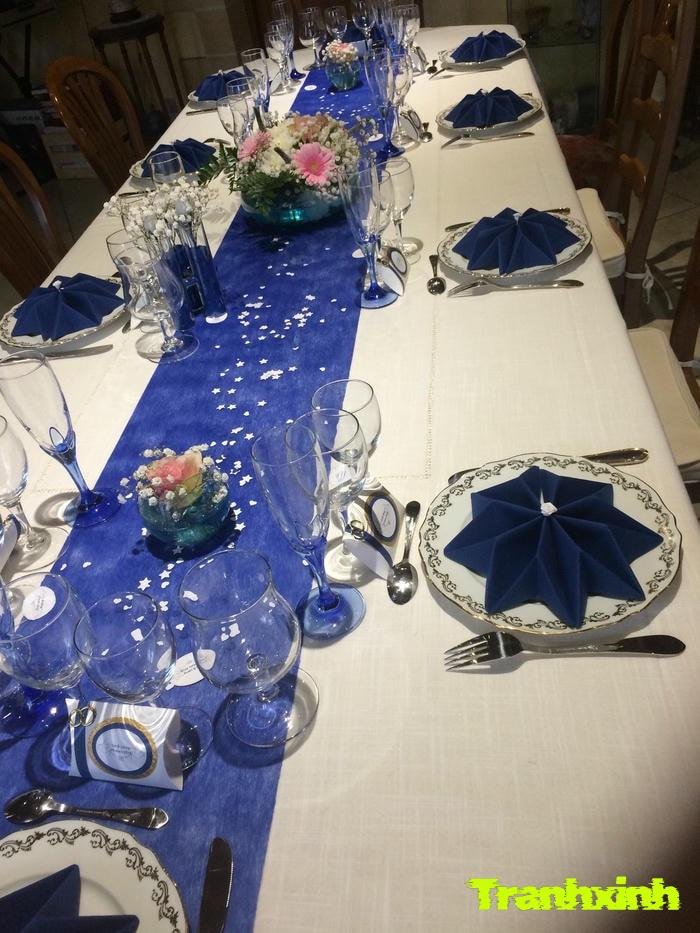 trang trí bàn tiệc với vật dụng