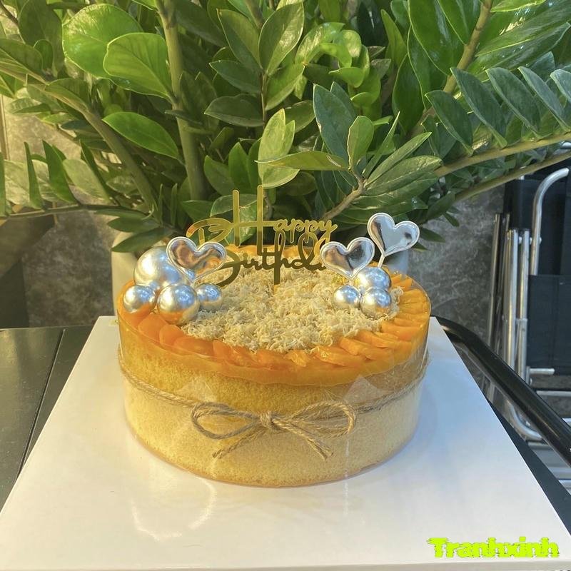 trang trí bánh bông lan trứng muối với chà bông