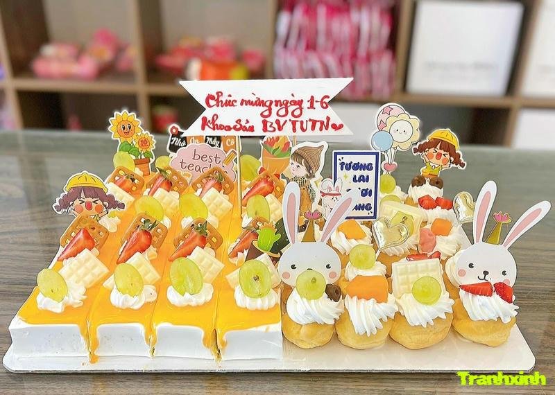 trang trí bánh mousse chanh dây với kem