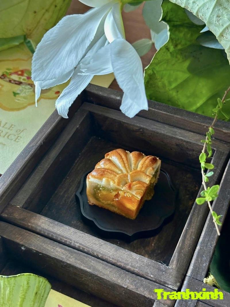 trang trí bánh trung thu với trứng muối