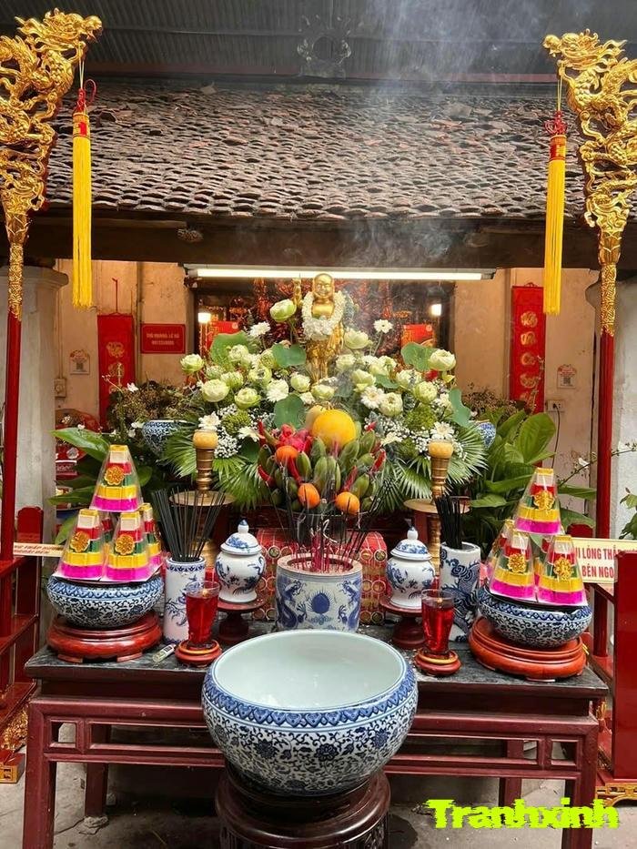 trang trí phòng thờ trong đèn