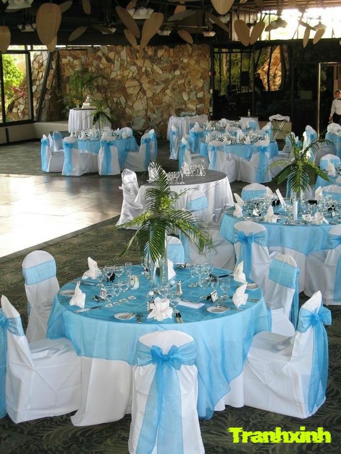 trang trí trung tâm bàn tiệc