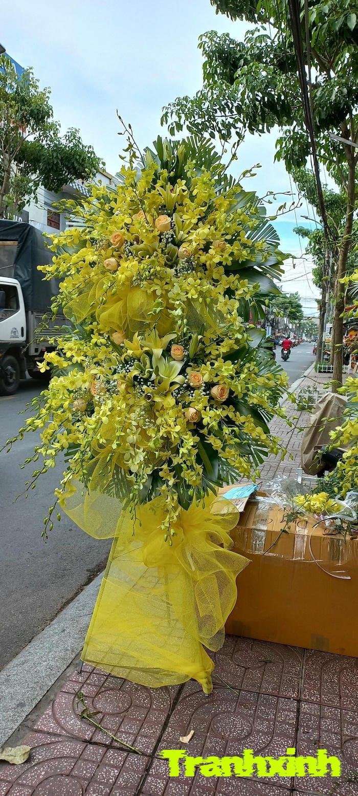 vòng hoa tang kiểu truyền thống