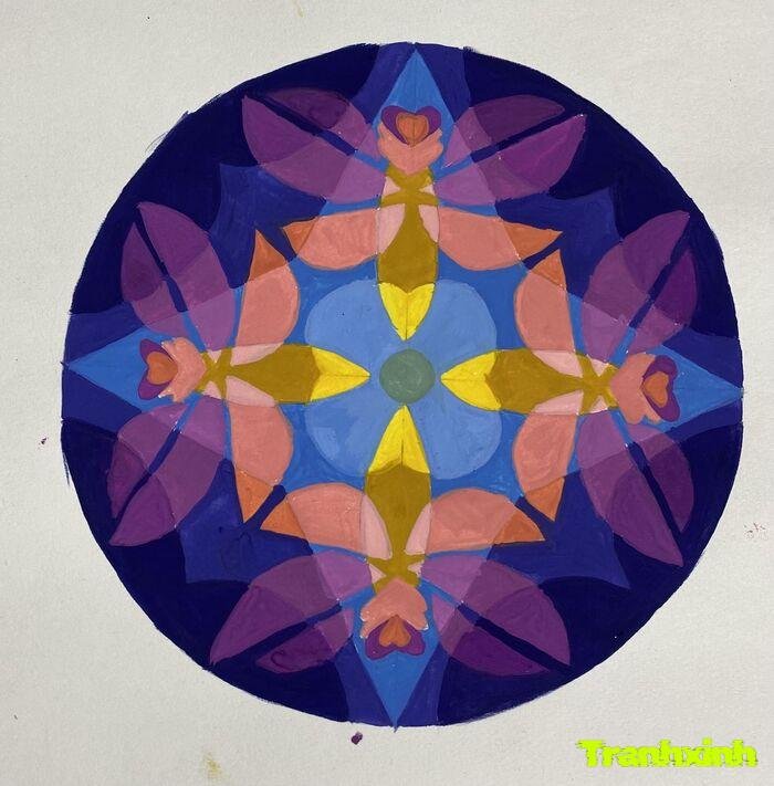 Trang trí hình tròn nền sáng thẩm mỹ