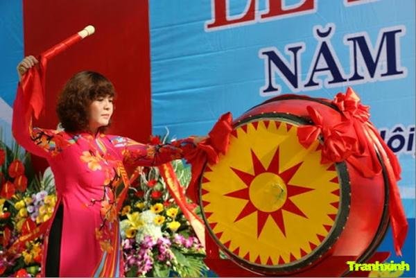 cách trang trí mặt trống khai giảng