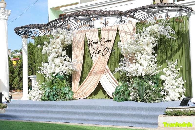 cổng cưới hoa tươi đơn giản