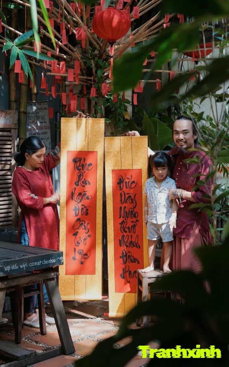 hình anh trang trí câu đối ngày tết
