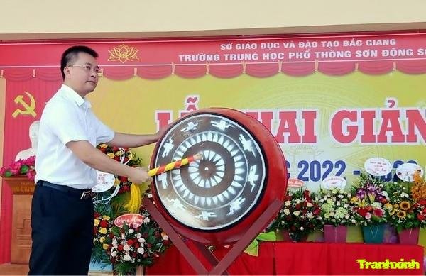 hinh ảnh trang trí dùi trống khai giảng