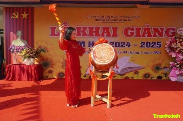 hinh anh trang trí dùi trống khai giảng