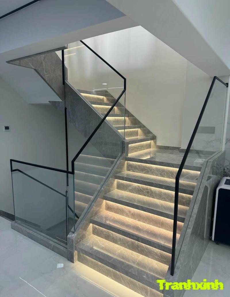 lam gỗ cầu thang phòng khách