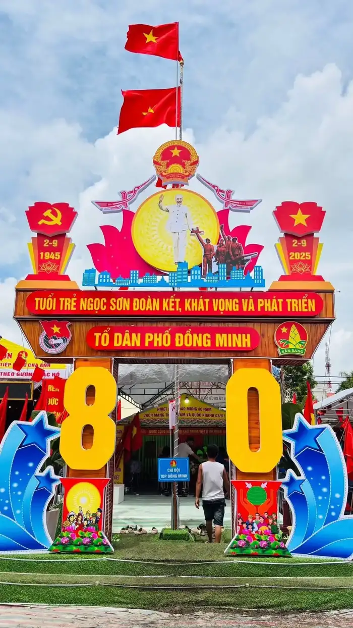 mẫu trang trí cổng trại