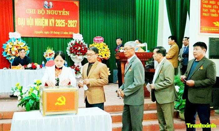 mẫu trang trí đại hội chi bộ đảng