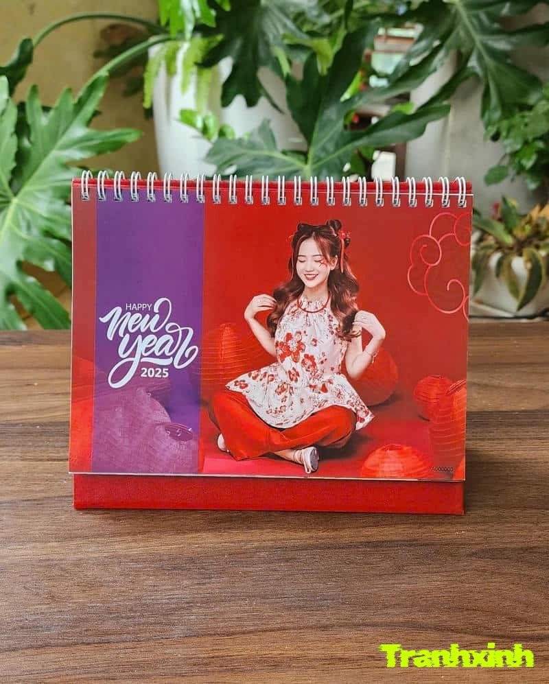 trang trí 1 bìa lịch treo tường