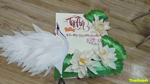 trang trí báo tường hoa