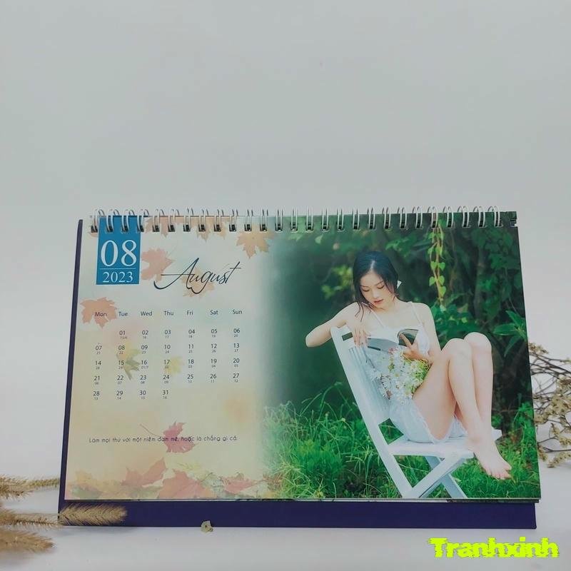 trang tri bia lich treo tuong