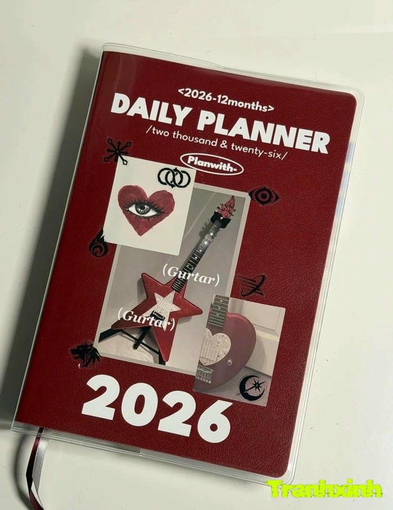 trang trí bìa vở màu đỏ