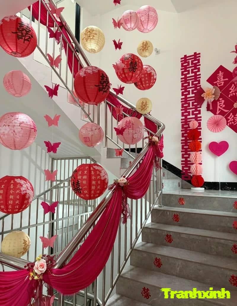 trang trí cầu thang đẹp màu đỏ