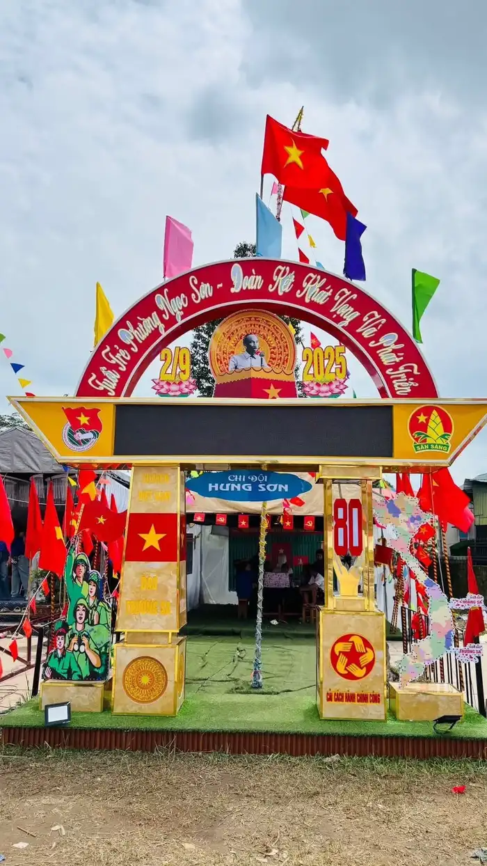 trang trí cổng trại cuốn hút