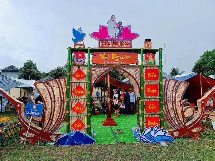 trang trí cổng trại dân gian