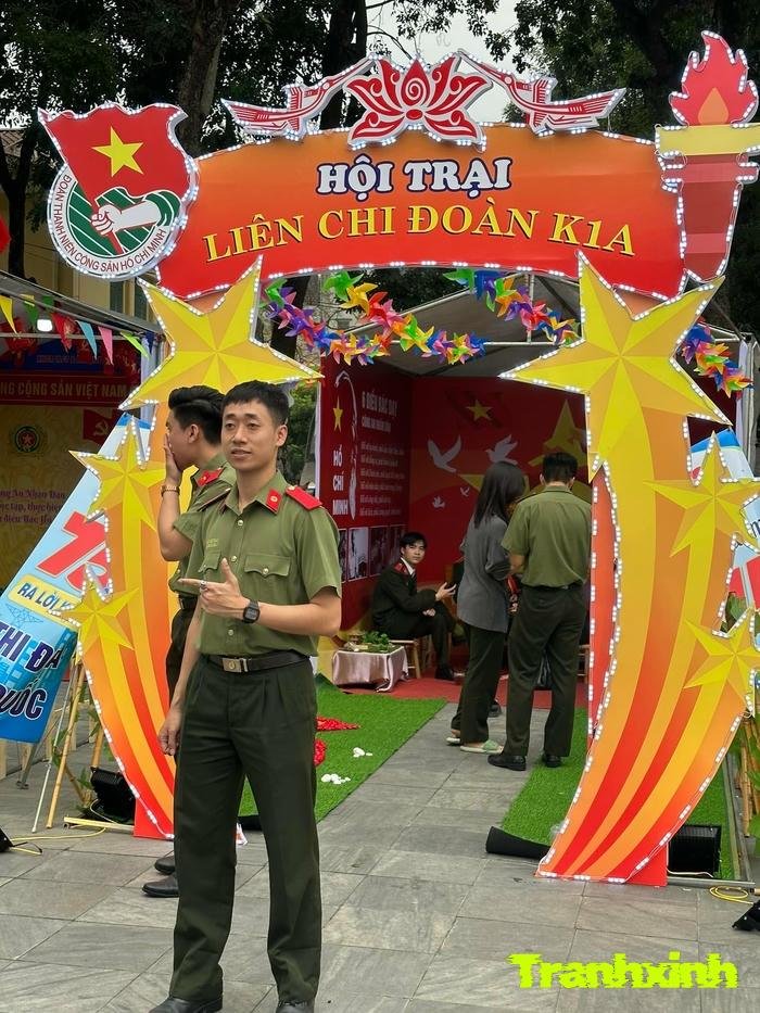 trang trí cổng trại đẹp