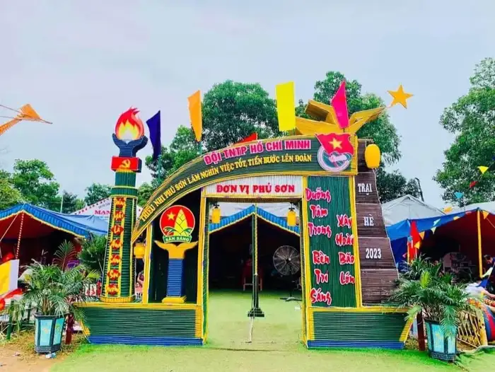 trang trí cổng trại tết