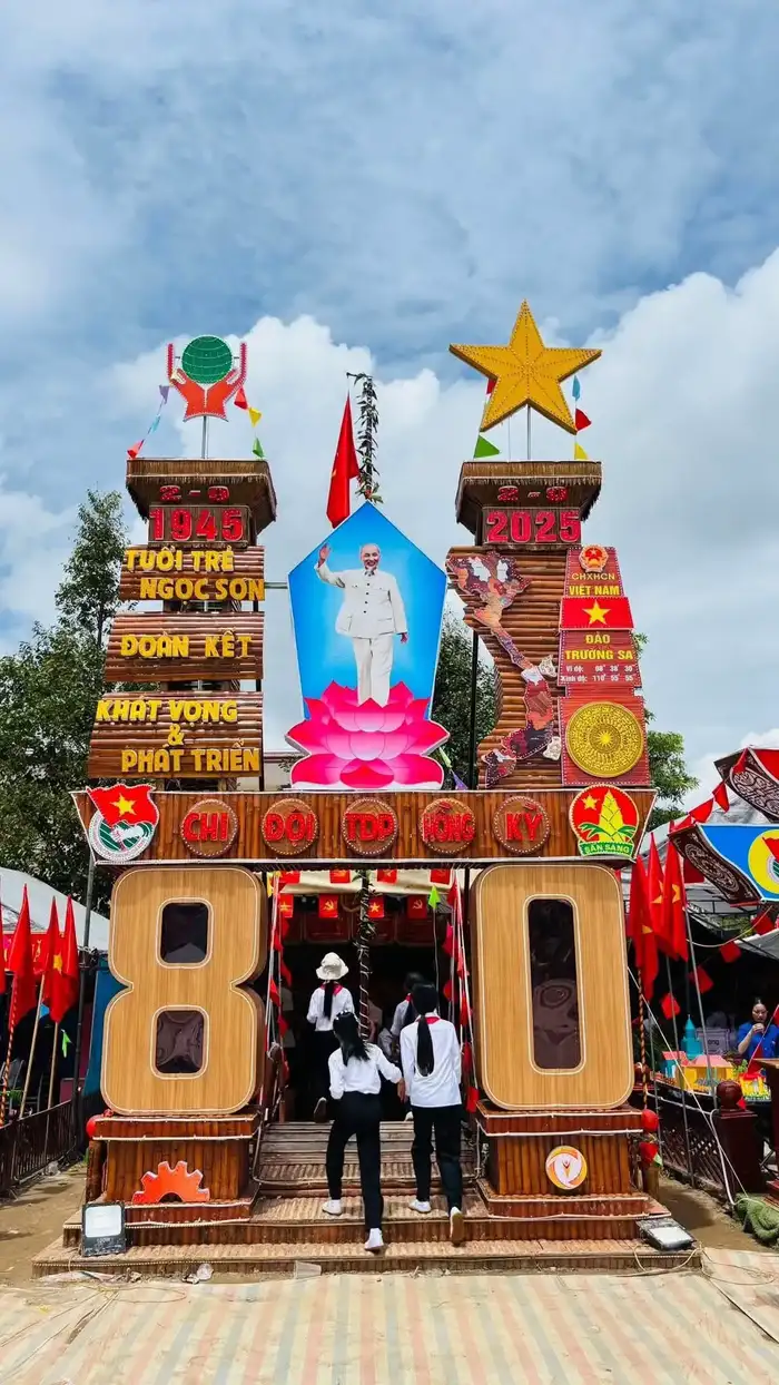 trang trí cổng trại ý nghĩa