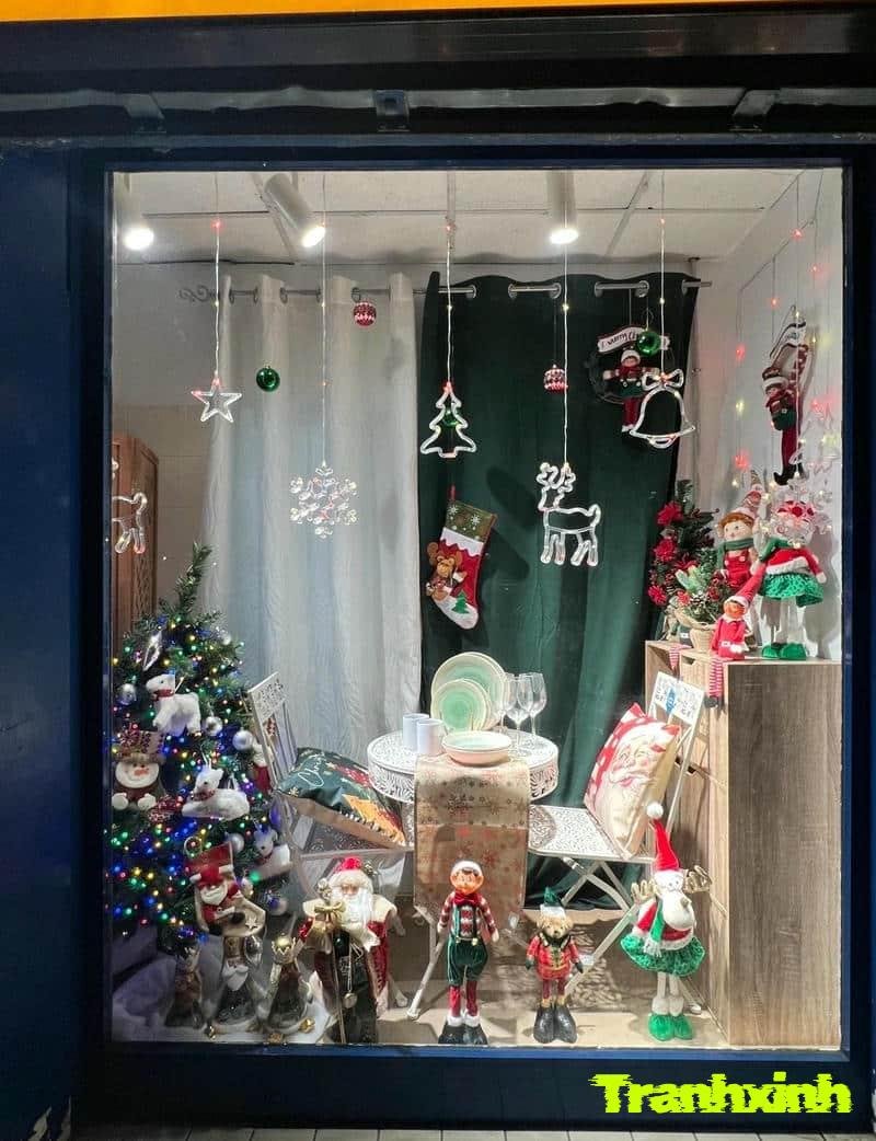 trang trí cửa kính noel lạ mắt