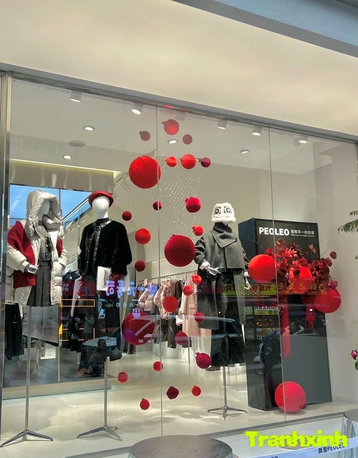 trang trí cửa kính tết 2023