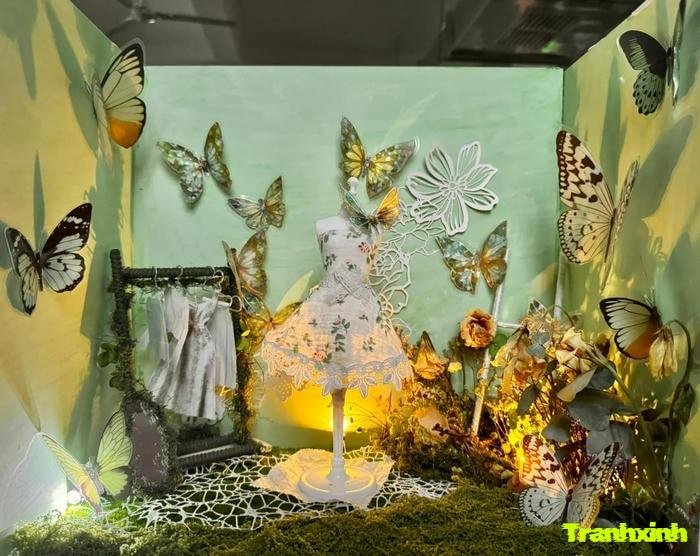 trang trí cửa kính tết bướm