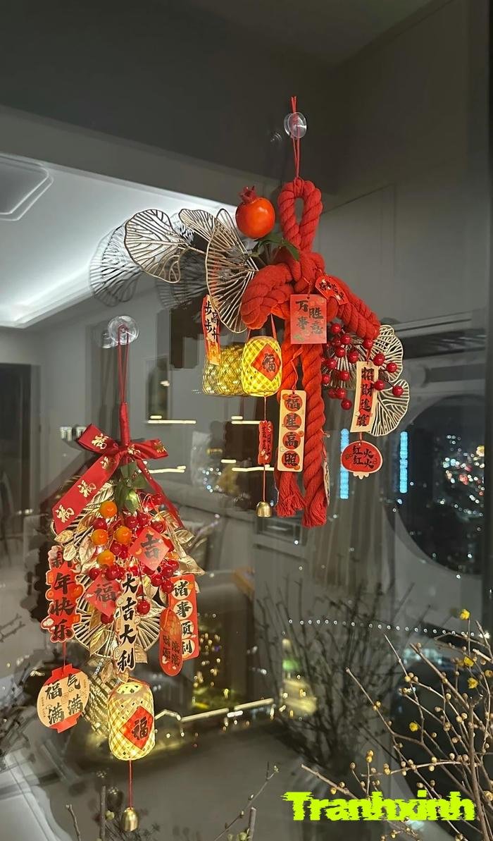 trang trí cửa kính tết mau do