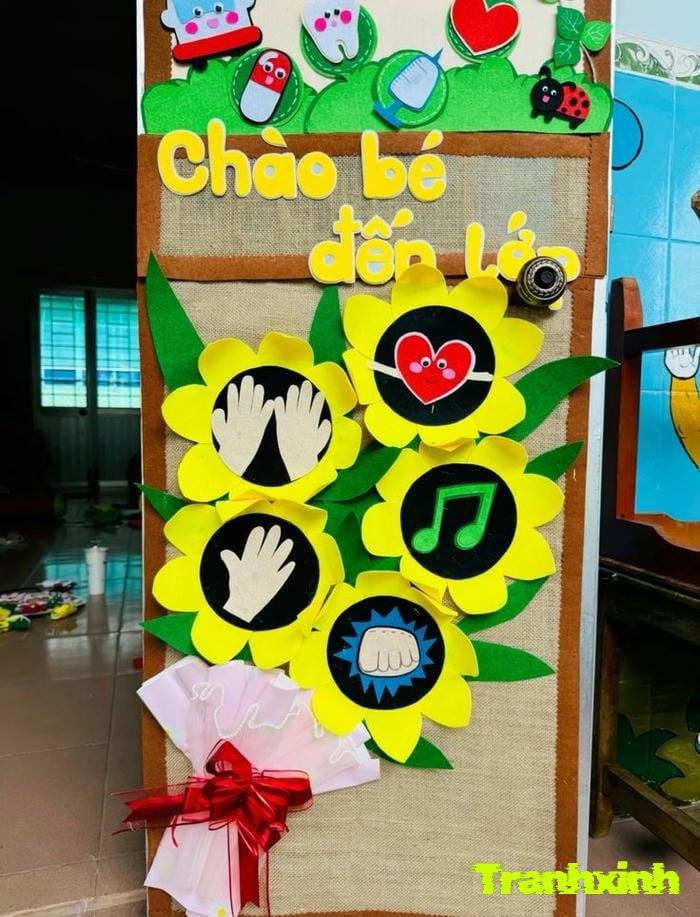 trang trí cửa lớp mầm non cực dễ thương