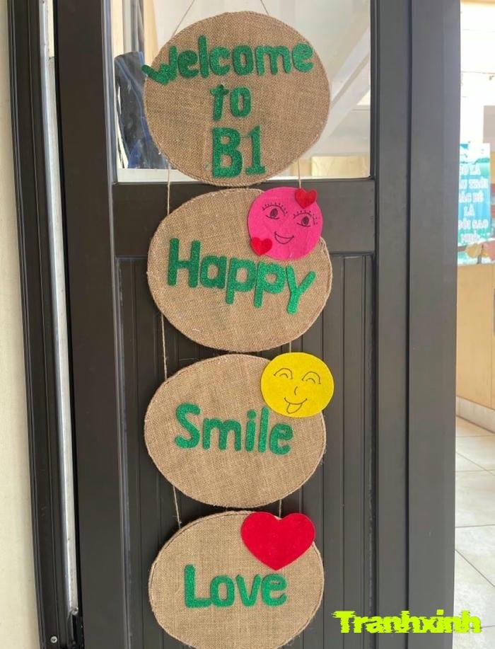 trang trí cửa lớp mầm non giản dị