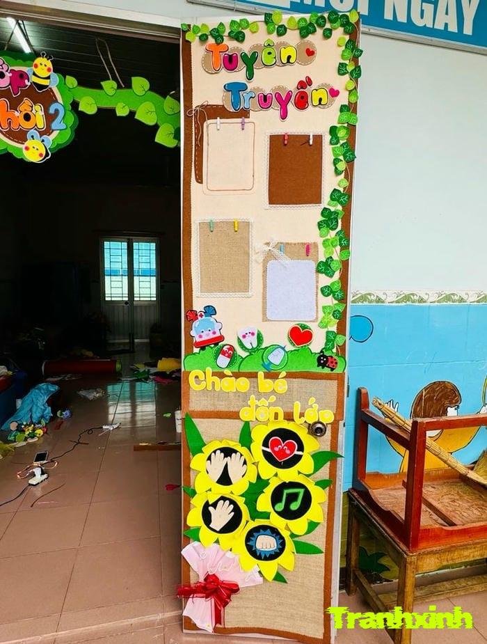 trang trí cửa lớp mầm non hoa hướng dương