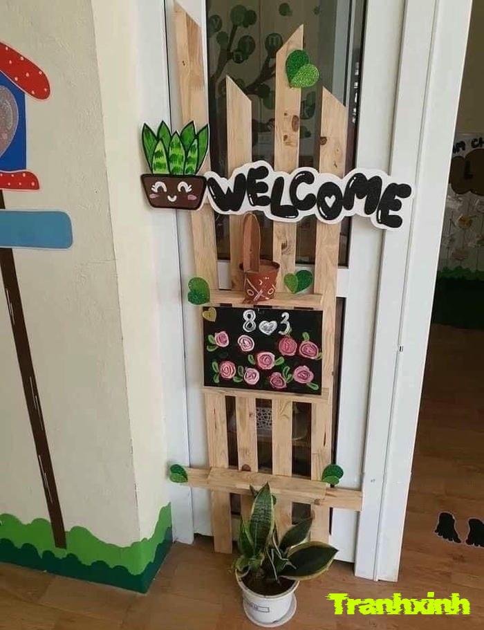 trang trí cửa lớp mầm non nhẹ nhàng