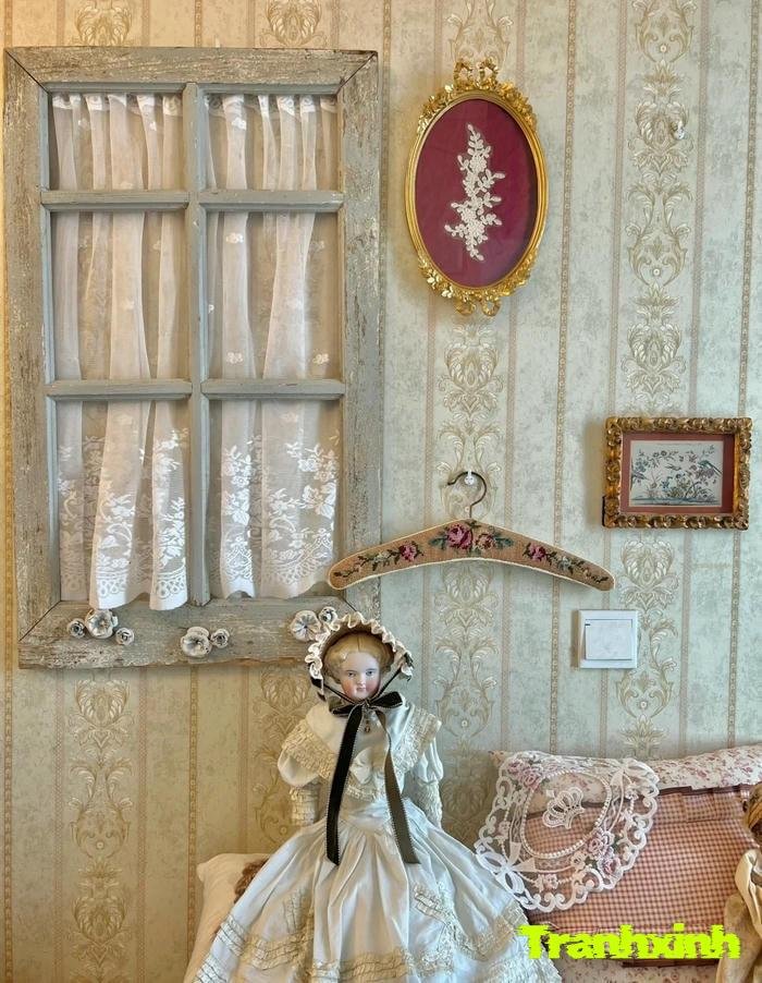 trang trí cửa sổ check in