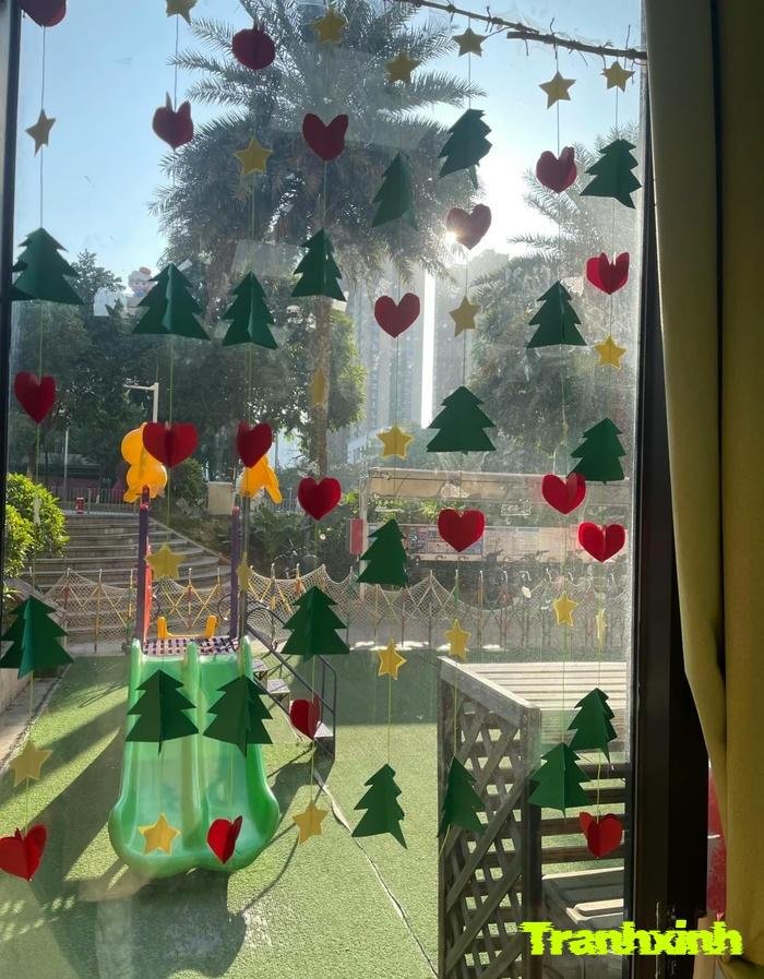 trang trí cửa sổ mặt tiền