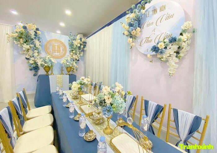 trang trí đám cưới backdrop hoa tươi